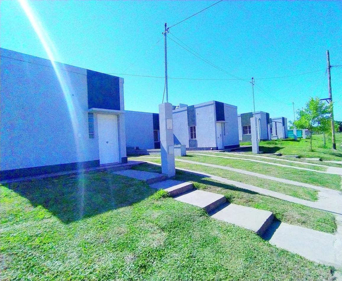 B° ATE - Alt. Av. Americo Vespucio al 3.400 - Casa a estrenar de 2D con fondo y escrituras