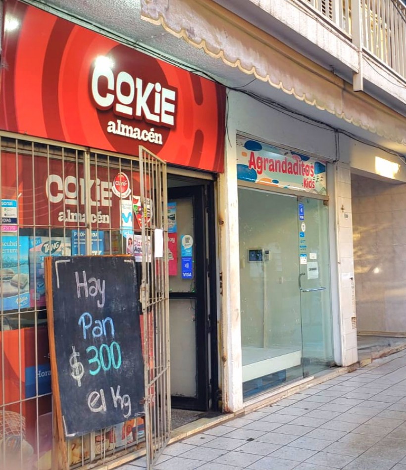 Dos Locales Comerciales Vidriados en Venta - Buenos Aires al 200 - Ideal Inversor