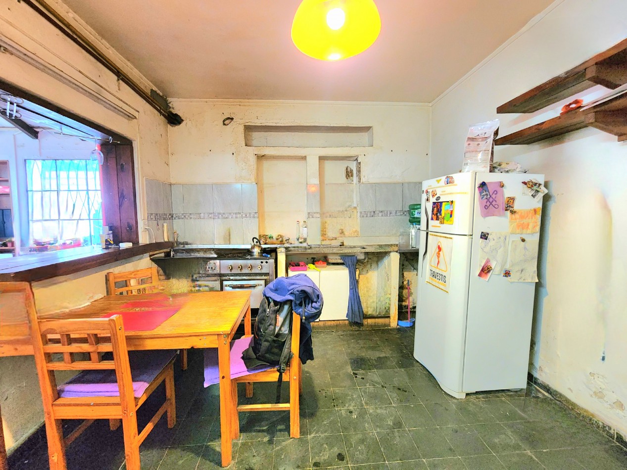 Esquina 25 de Mayo y Bolivia- Dos Casas + 1 Depto. en Venta 