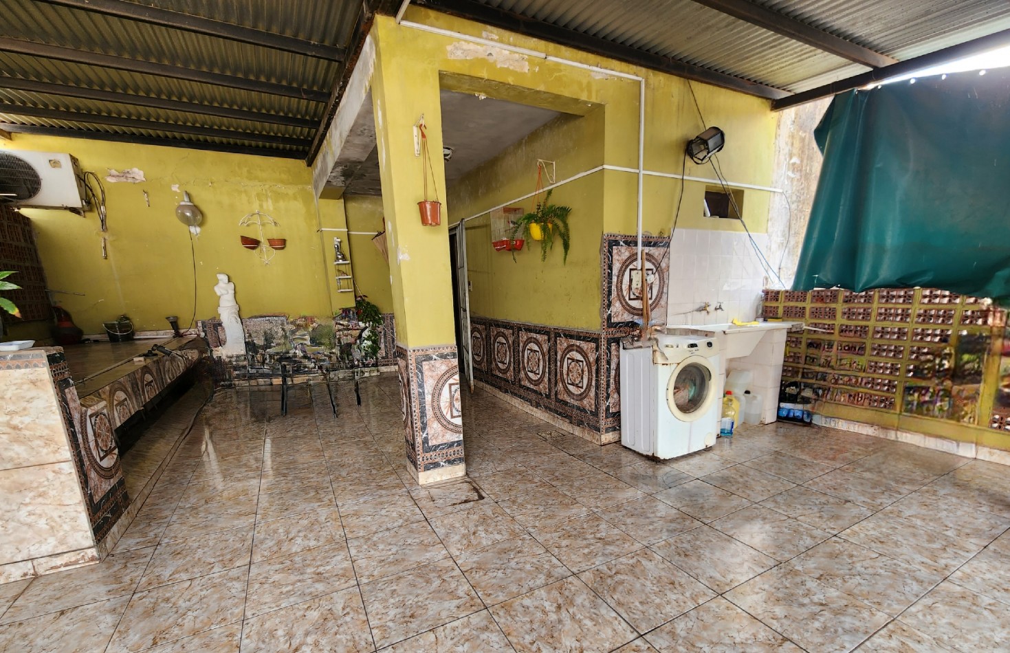 Lamadrid esq. Juan B. Teran- 2 Casas+ Depto.+ Local Comercial