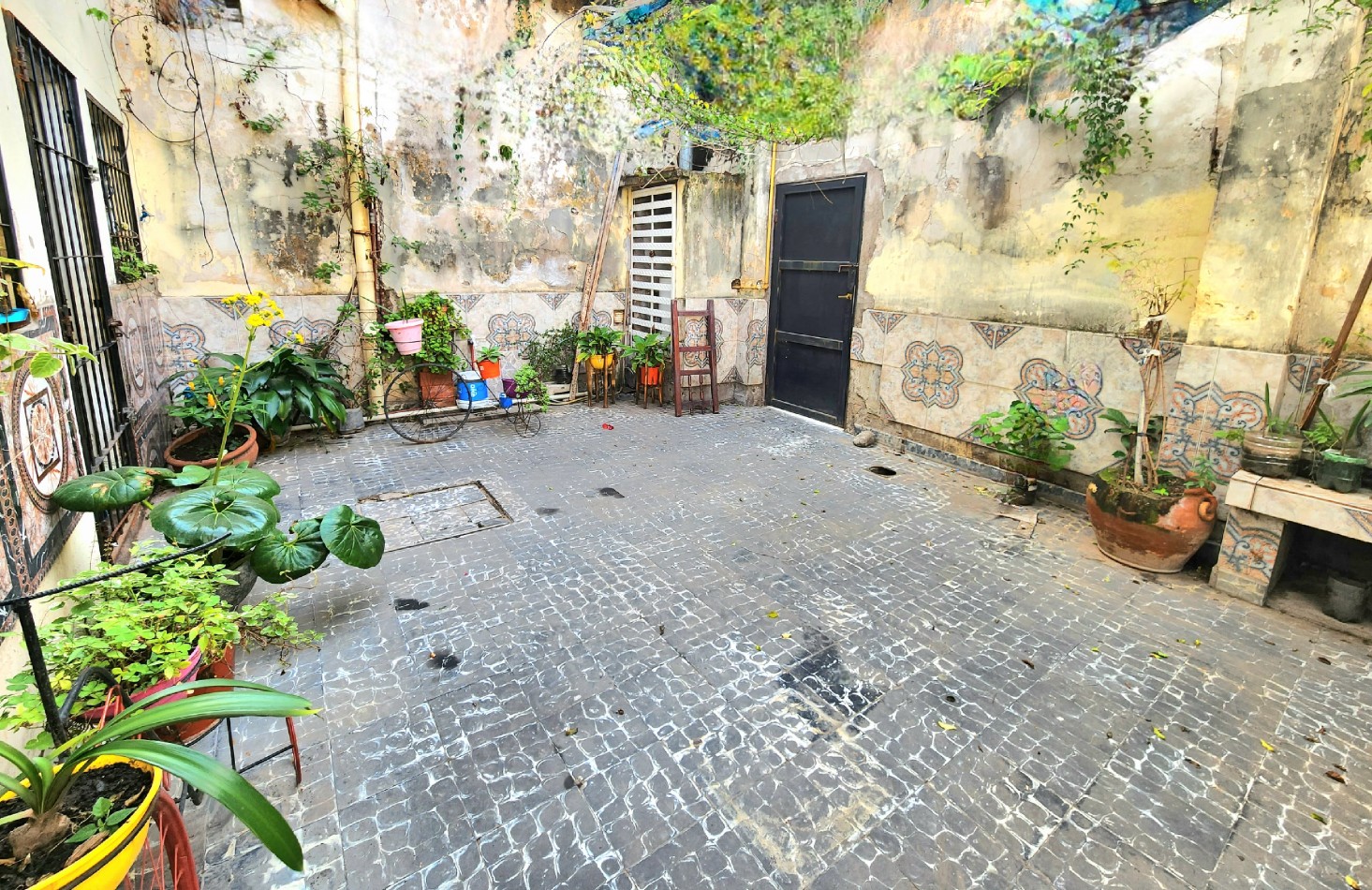 Lamadrid esq. Juan B. Teran- 2 Casas+ Depto.+ Local Comercial