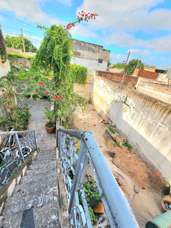 Lamadrid esq. Juan B. Teran- 2 Casas+ Depto.+ Local Comercial