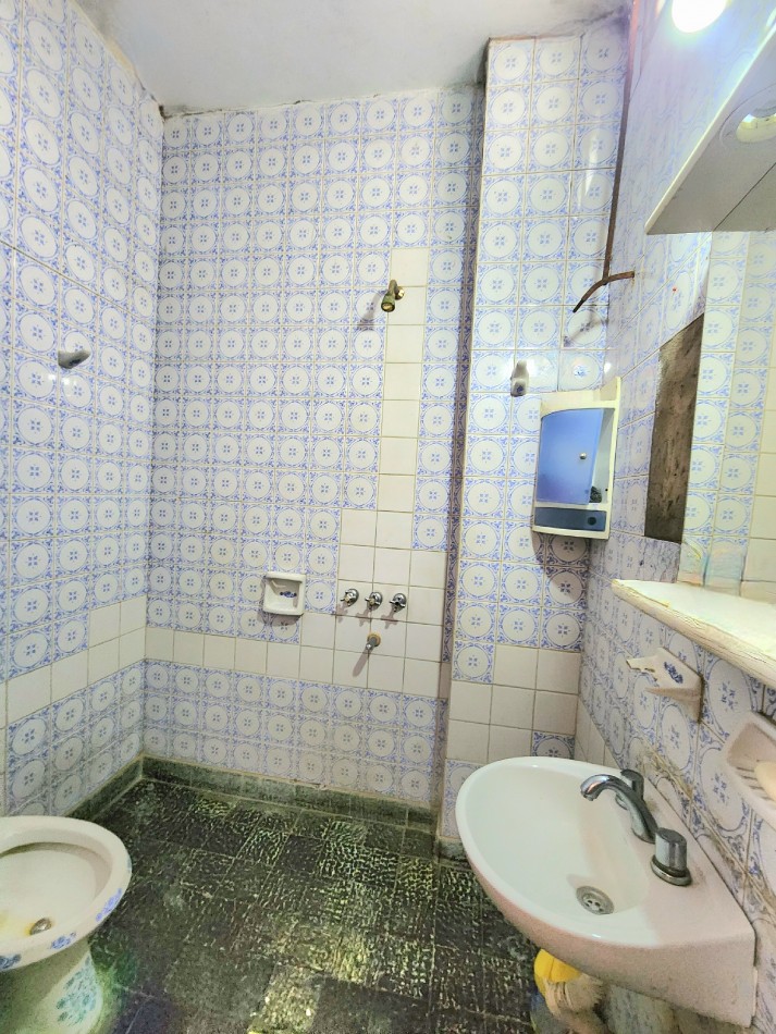 Lamadrid esq. Juan B. Teran- 2 Casas+ Depto.+ Local Comercial