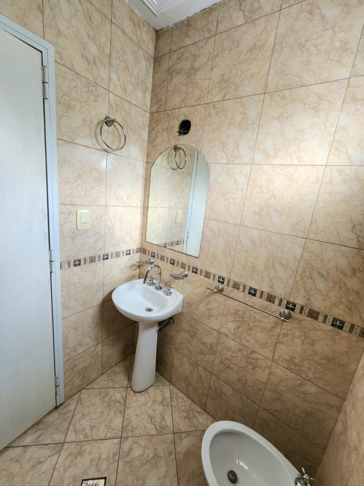 C/ Constancio Vigil al 2.300 Casa Esquina de 4D c/ Terreno de 720 m2