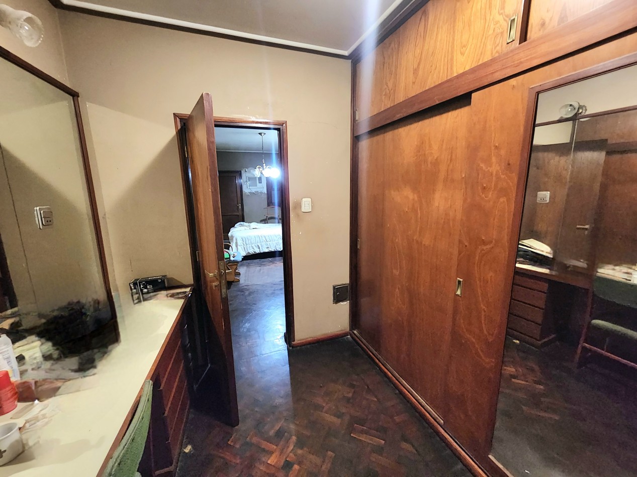 San Martin al 100 - Dos locales Comerciales + Casa de 5 dormitorios 