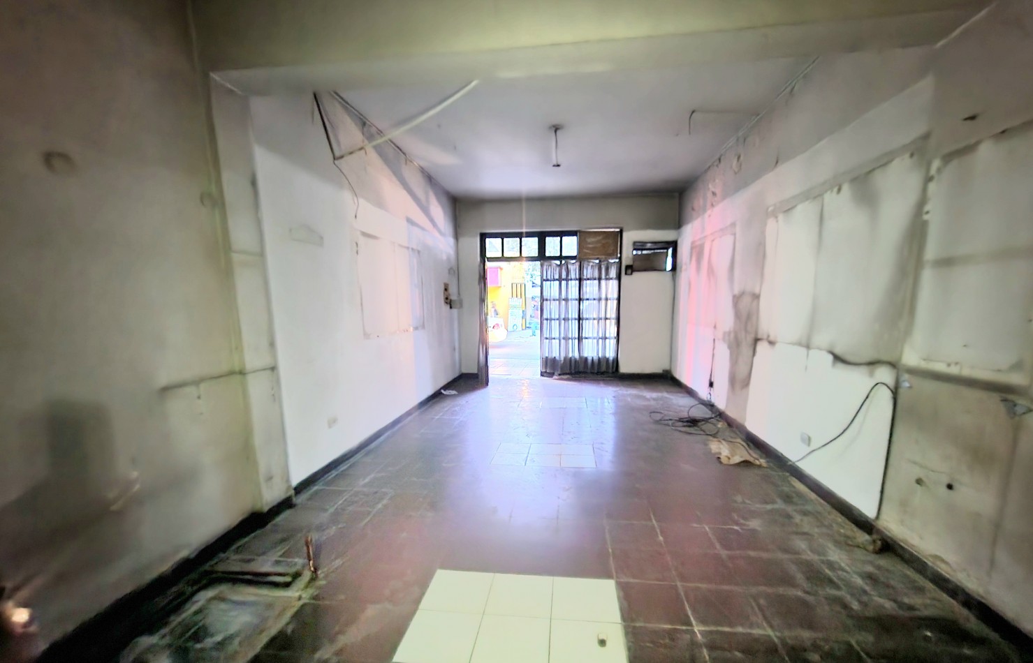 San Martin al 100 - Dos locales Comerciales + Casa de 5 dormitorios 