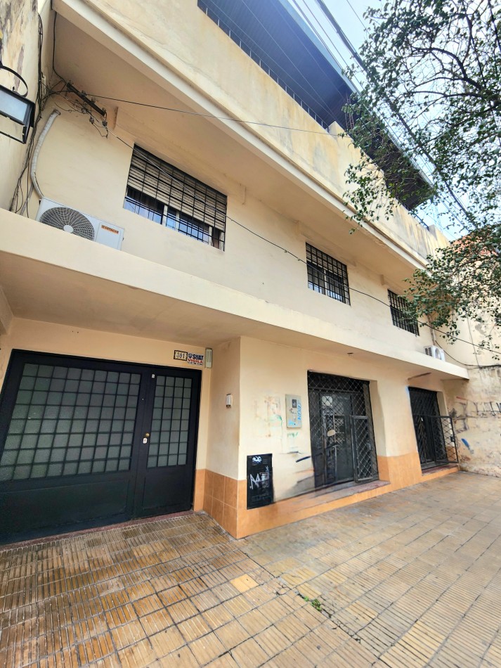 Entre Rios al 300- Dos Locales + Casa de 3D c/ Cochera 