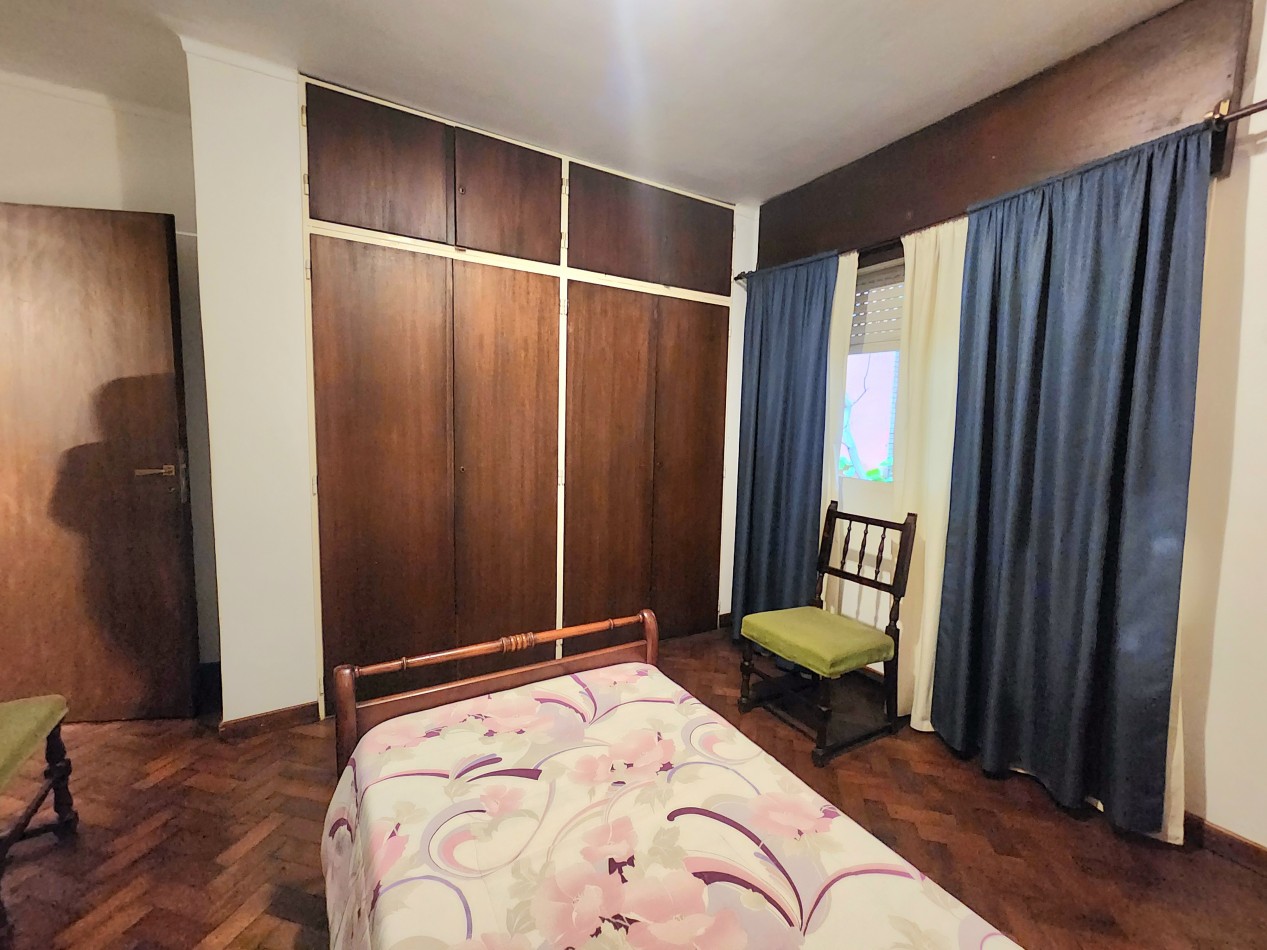 Entre Rios al 300- Dos Locales + Casa de 3D c/ Cochera 