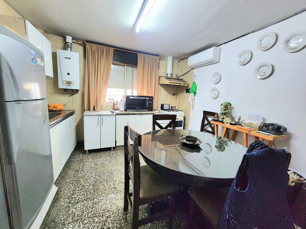Entre Rios al 300- Dos Locales + Casa de 3D c/ Cochera 