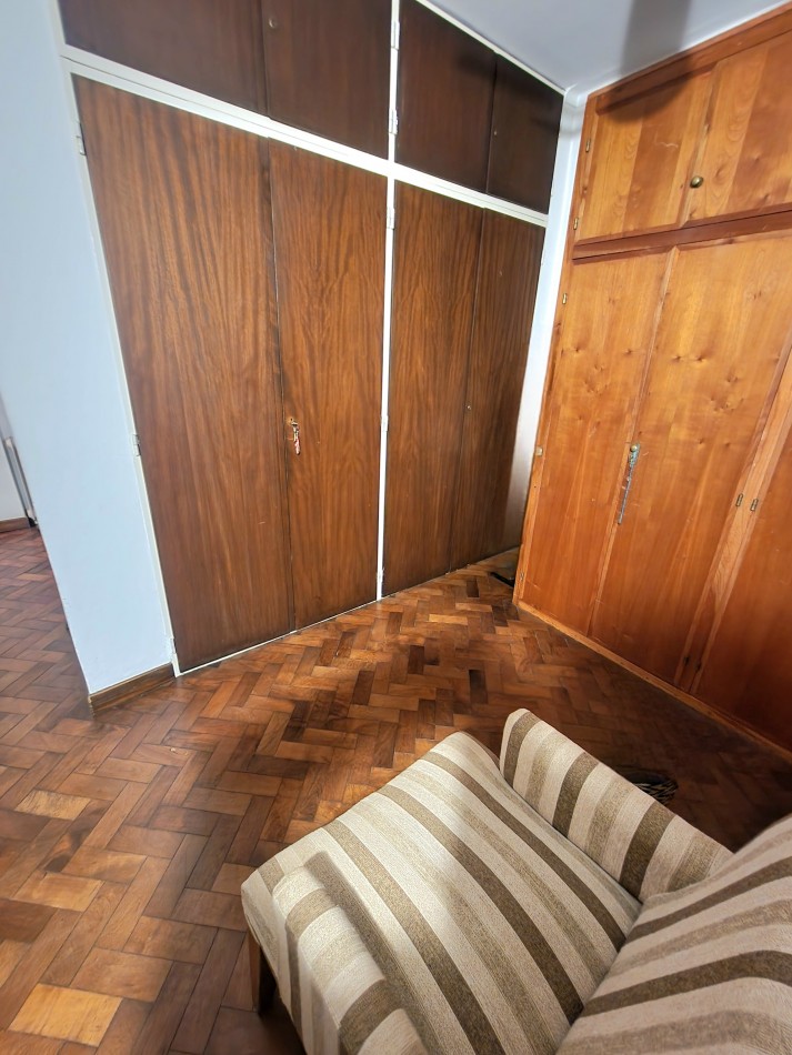 Entre Rios al 300- Dos Locales + Casa de 3D c/ Cochera 
