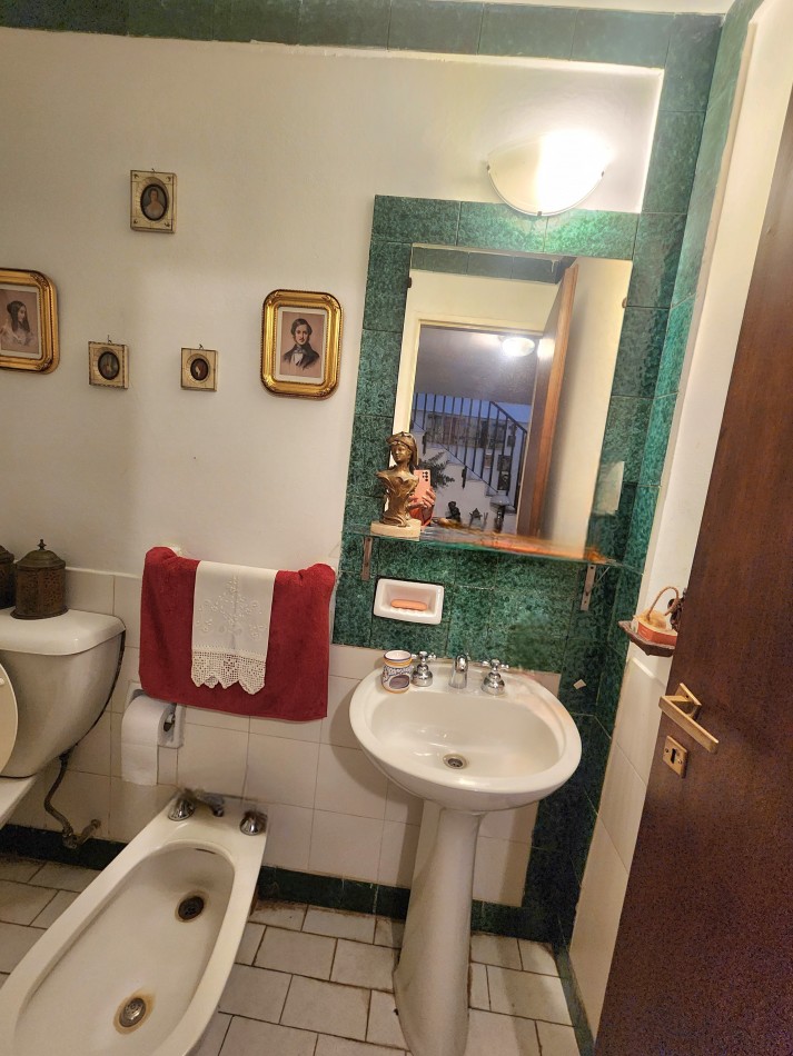 Entre Rios al 300- Dos Locales + Casa de 3D c/ Cochera 