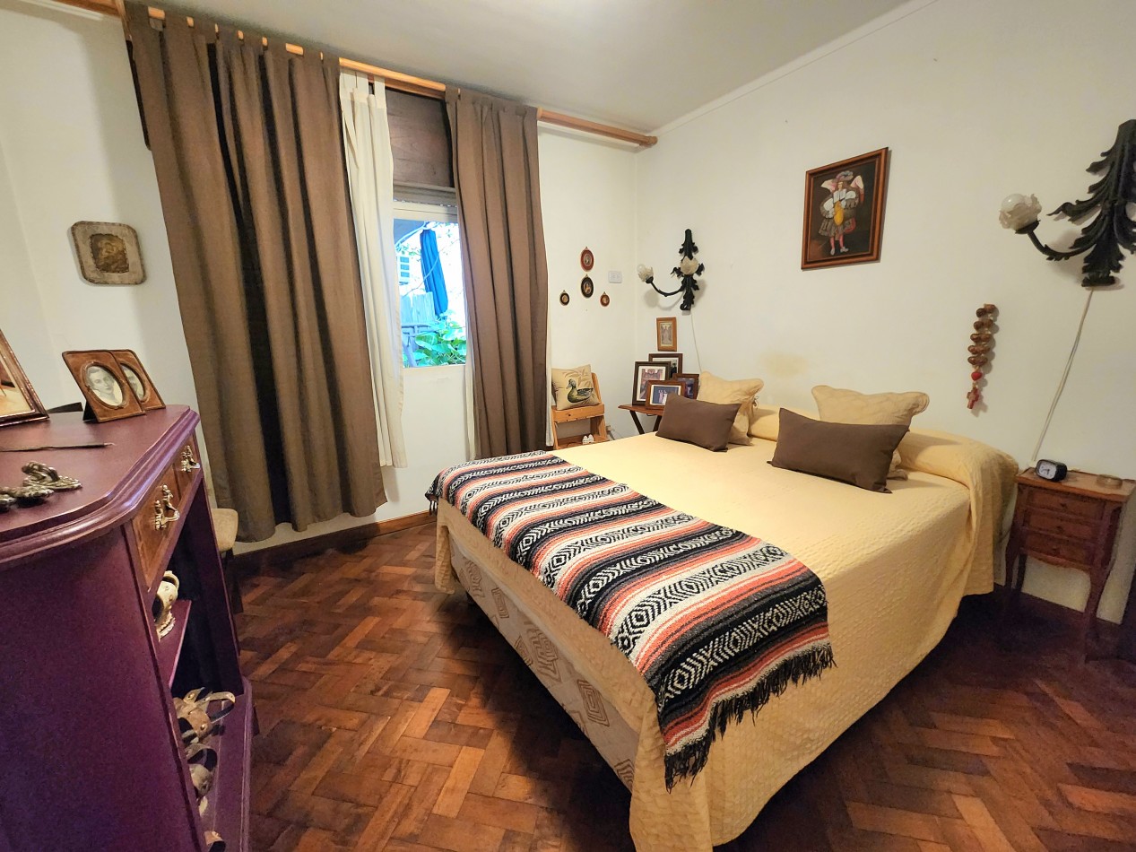 Entre Rios al 300- Dos Locales + Casa de 3D c/ Cochera 