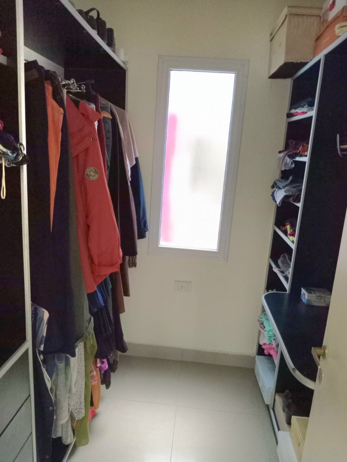 Alt. Gral.Paz al 1300 - Casa de 4D + Fondo c/ Pileta y Cochera