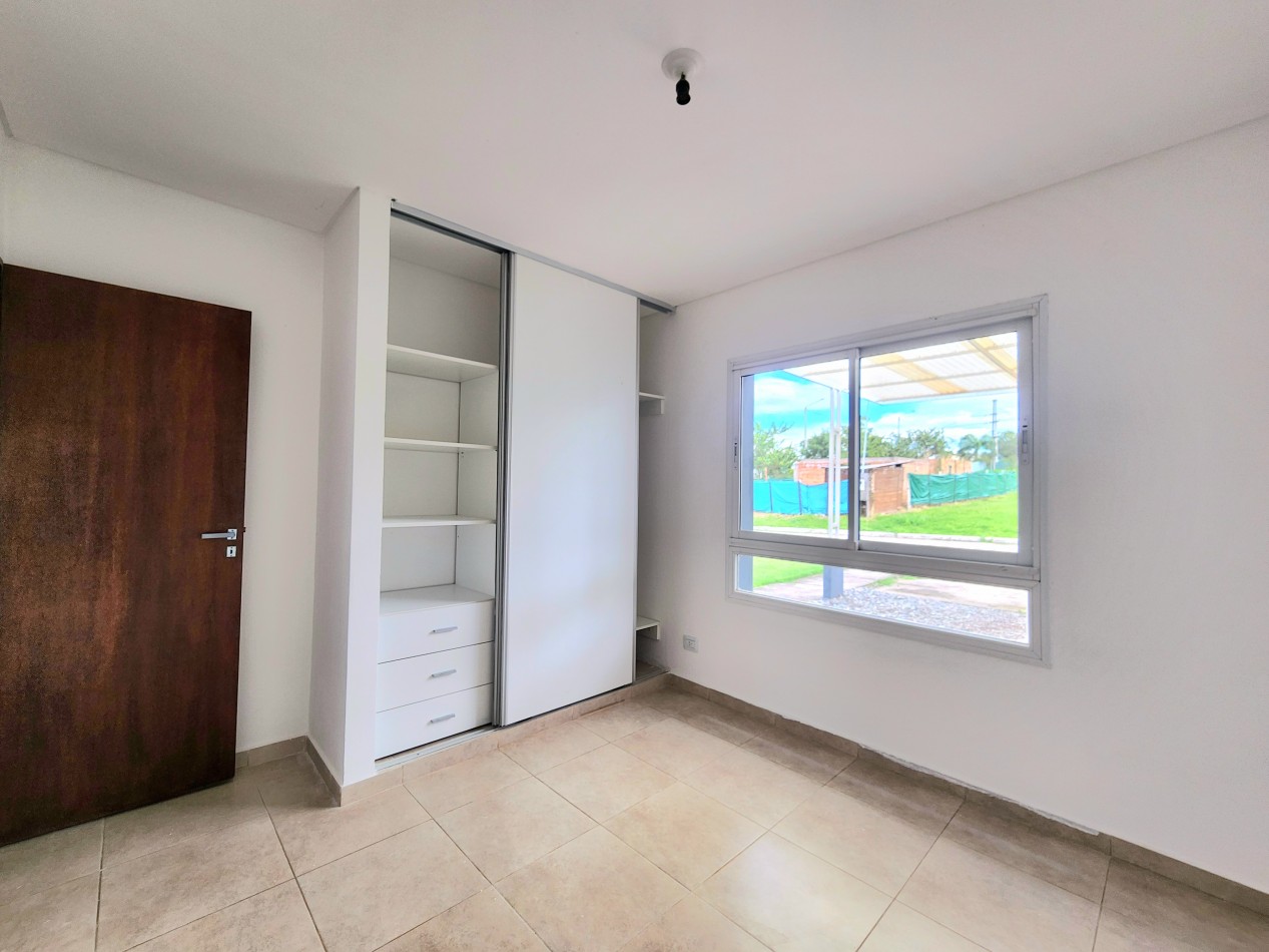 LOS NOGALES PLAZA B° PRIVADO CASA DE 3D + COCHERA + FONDO- APTA CREDITO HIPOTECARIO!!!