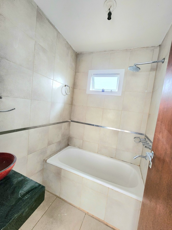 LOS NOGALES PLAZA B° PRIVADO CASA DE 3D + COCHERA + FONDO- APTA CREDITO HIPOTECARIO!!!