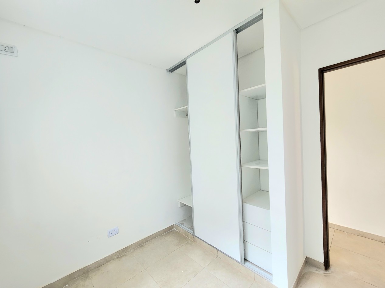 LOS NOGALES PLAZA B° PRIVADO CASA DE 3D + COCHERA + FONDO- APTA CREDITO HIPOTECARIO!!!