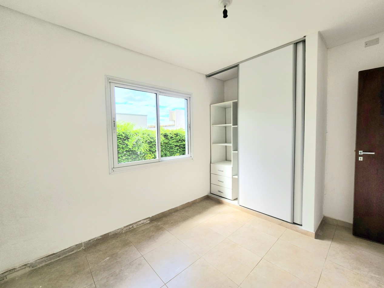 LOS NOGALES PLAZA B° PRIVADO CASA DE 3D + COCHERA + FONDO- APTA CREDITO HIPOTECARIO!!!