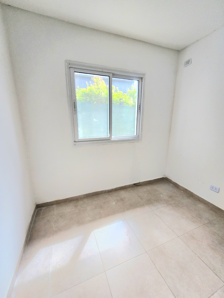 LOS NOGALES PLAZA B° PRIVADO CASA DE 3D + COCHERA + FONDO- APTA CREDITO HIPOTECARIO!!!