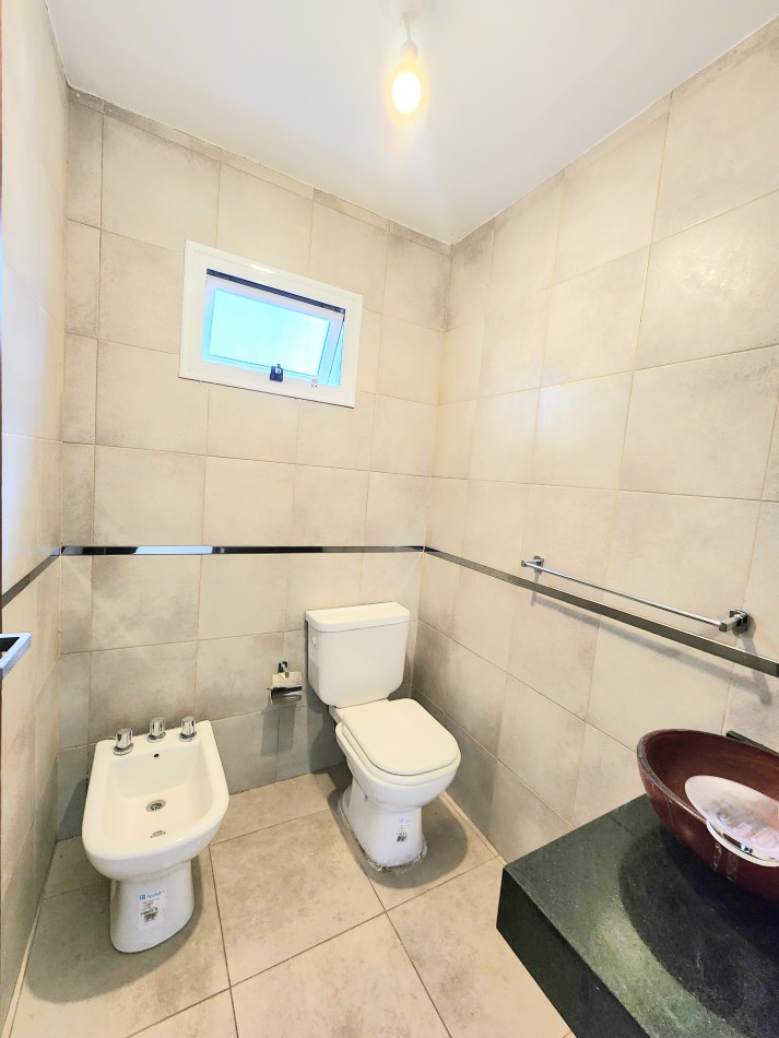 LOS NOGALES PLAZA B° PRIVADO CASA DE 3D + COCHERA + FONDO- APTA CREDITO HIPOTECARIO!!!