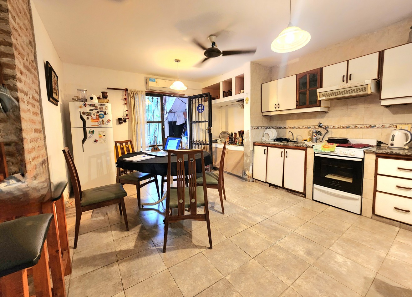 La Plata al 1100 - Casa Reformada de 2D + Cochera + Pileta