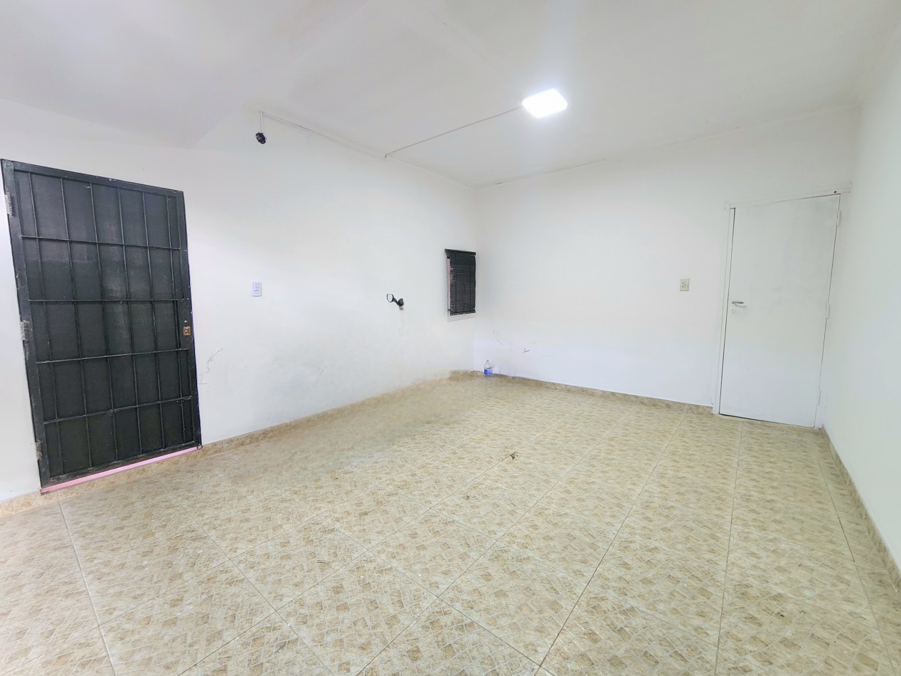 La Plata al 1100 - Casa Reformada de 2D + Cochera + Pileta