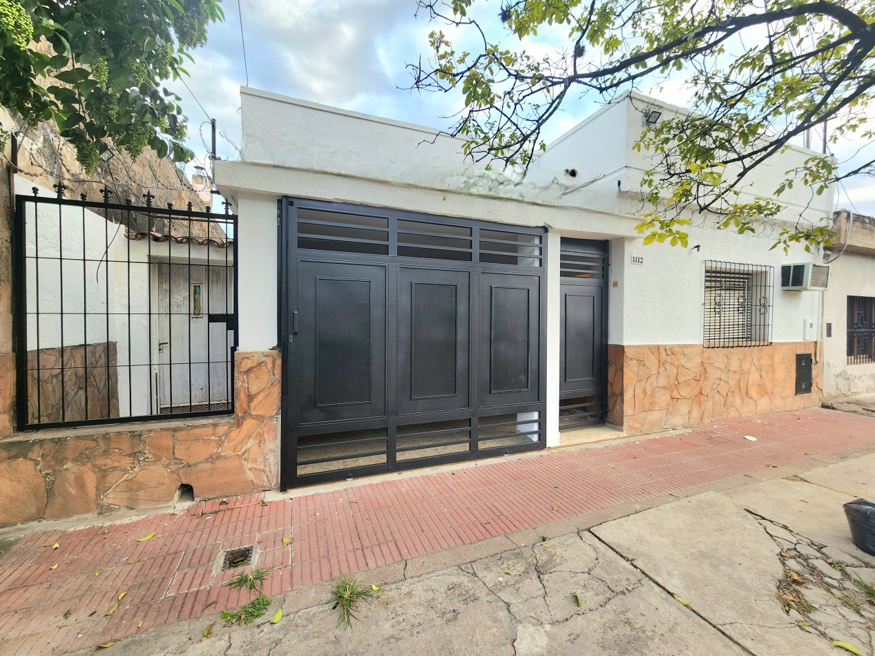 La Plata al 1100 - Casa Reformada de 2D + Cochera + Pileta