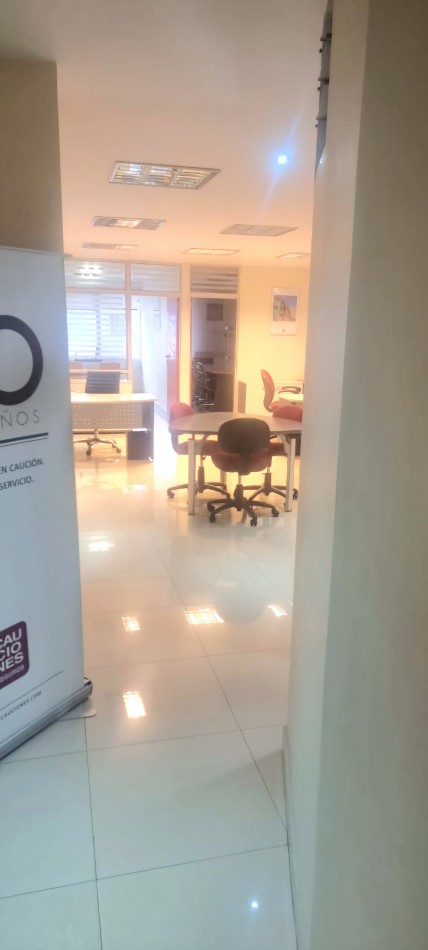 Oficina en La City - Maipu 50 - c/ Privado y Sala de Reuniones