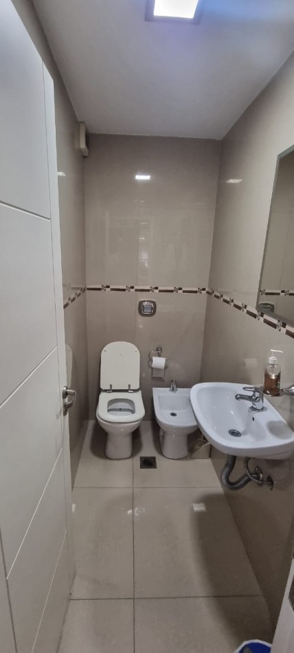 Oficina en La City - Maipu 50 - c/ Privado y Sala de Reuniones