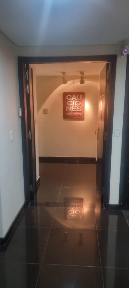 Oficina en La City - Maipu 50 - c/ Privado y Sala de Reuniones