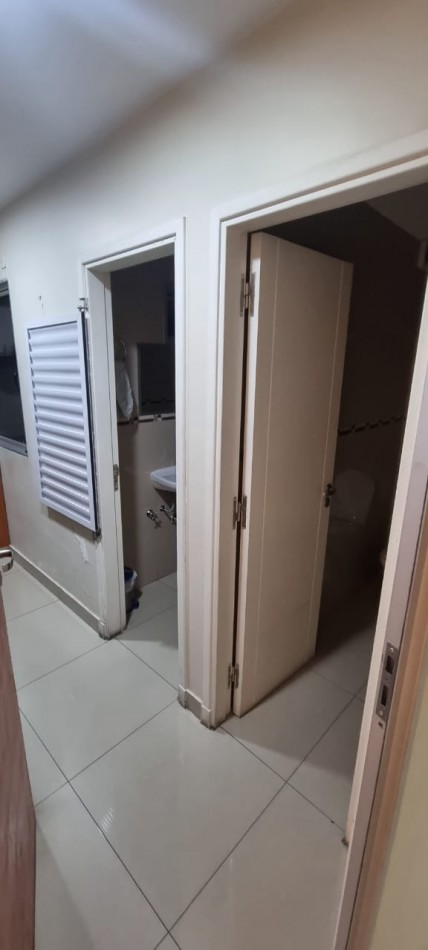 Oficina en La City - Maipu 50 - c/ Privado y Sala de Reuniones