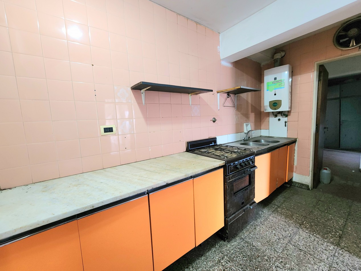 Maipu  167 - Depto. De 4D + Dep. Servicio + Balcon al Frente