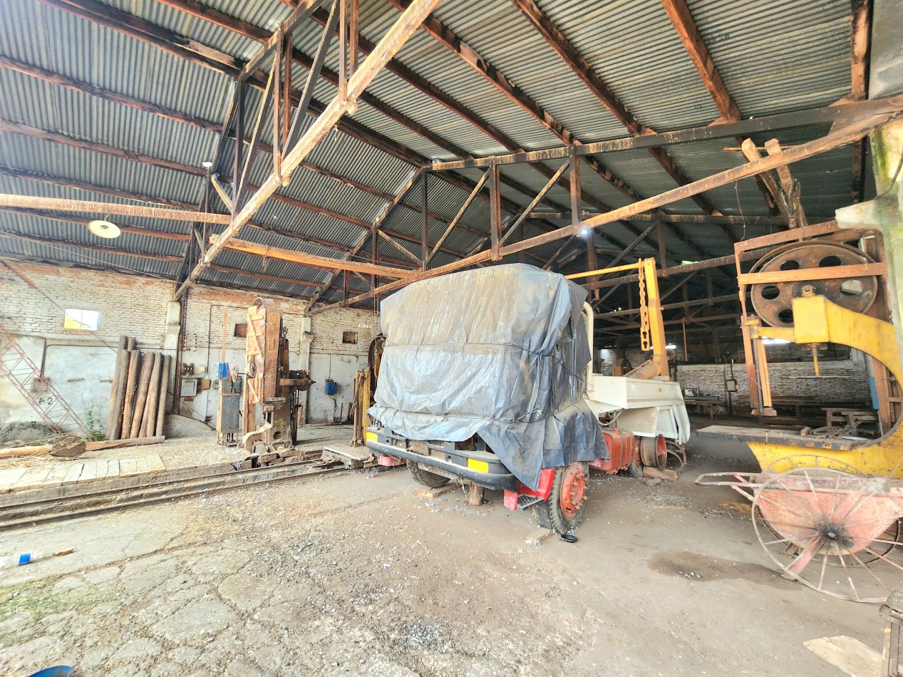 San Juan y Sargento Cabral - 3500 m2 de Terreno - con 1800 m2 de Galpones