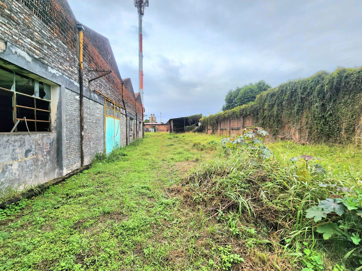 San Juan y Sargento Cabral - 3500 m2 de Terreno - con 1800 m2 de Galpones