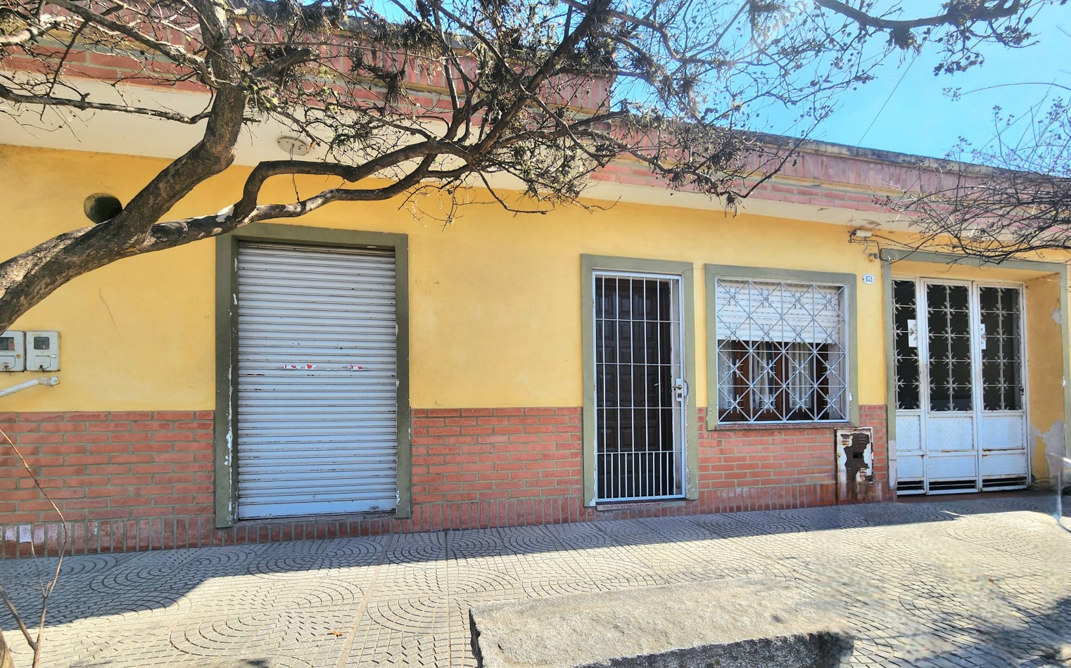 B° Floresta c/ Lincoln al 600 - Casa de 4D + Local+ Fondo + Cochera 