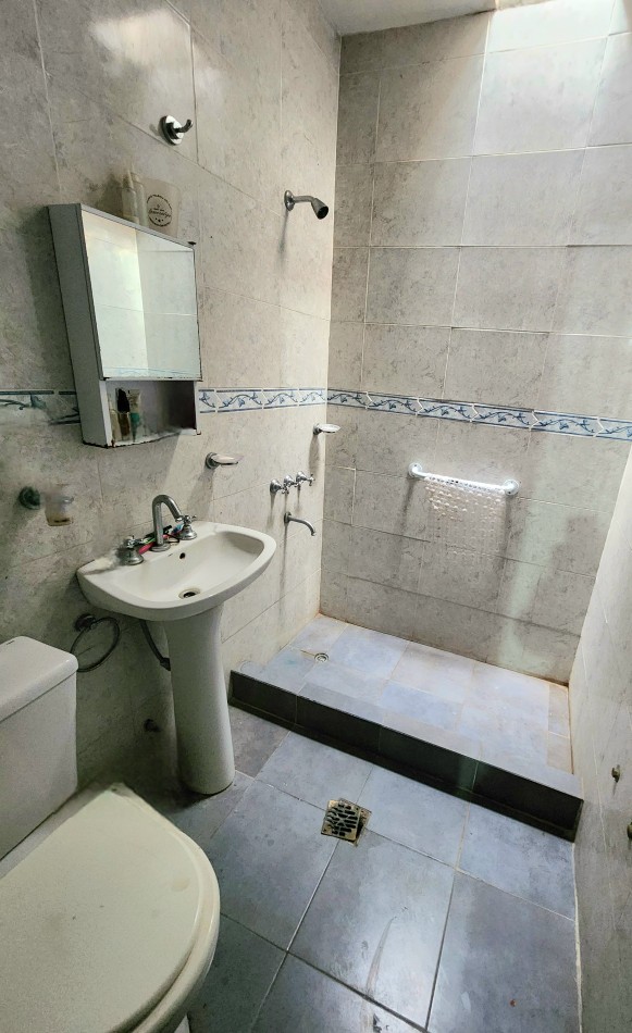 B° Floresta c/ Lincoln al 600 - Casa de 4D + Local+ Fondo + Cochera 