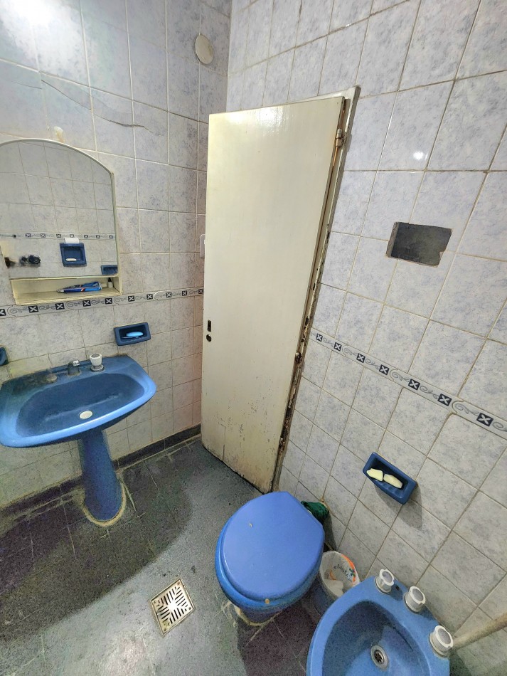 B° Floresta c/ Lincoln al 600 - Casa de 4D + Local+ Fondo + Cochera 