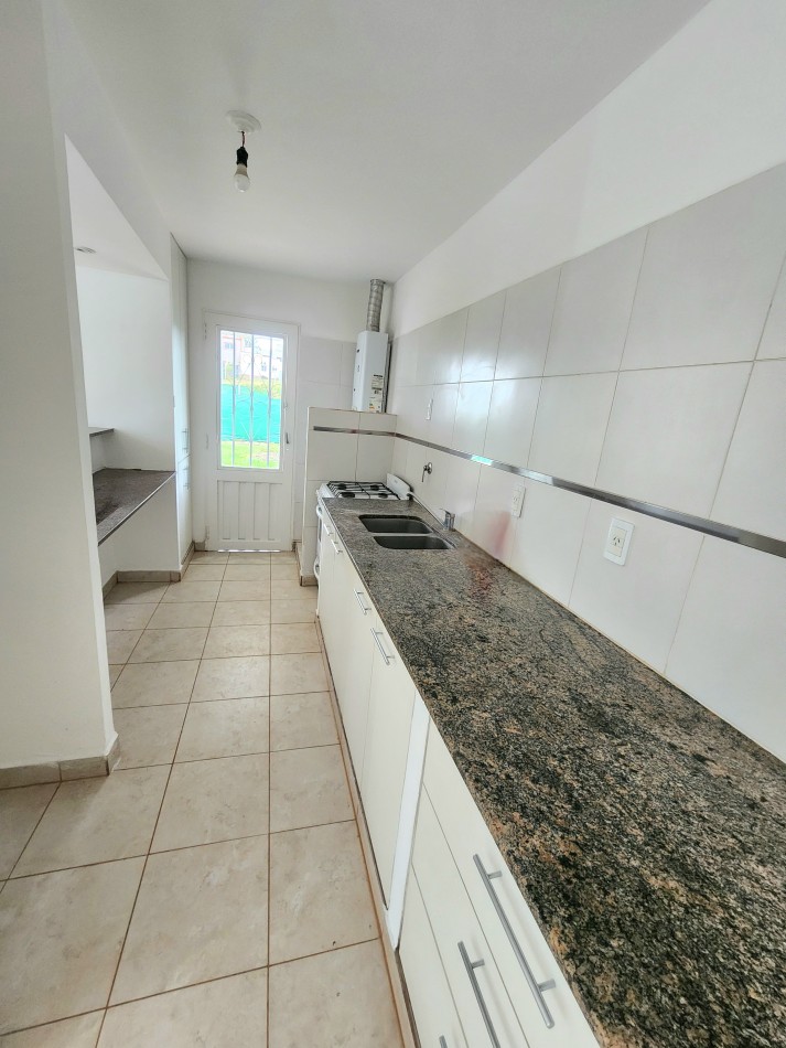Los Nogales Plaza- Casa de 3D + Cochera + Fondo