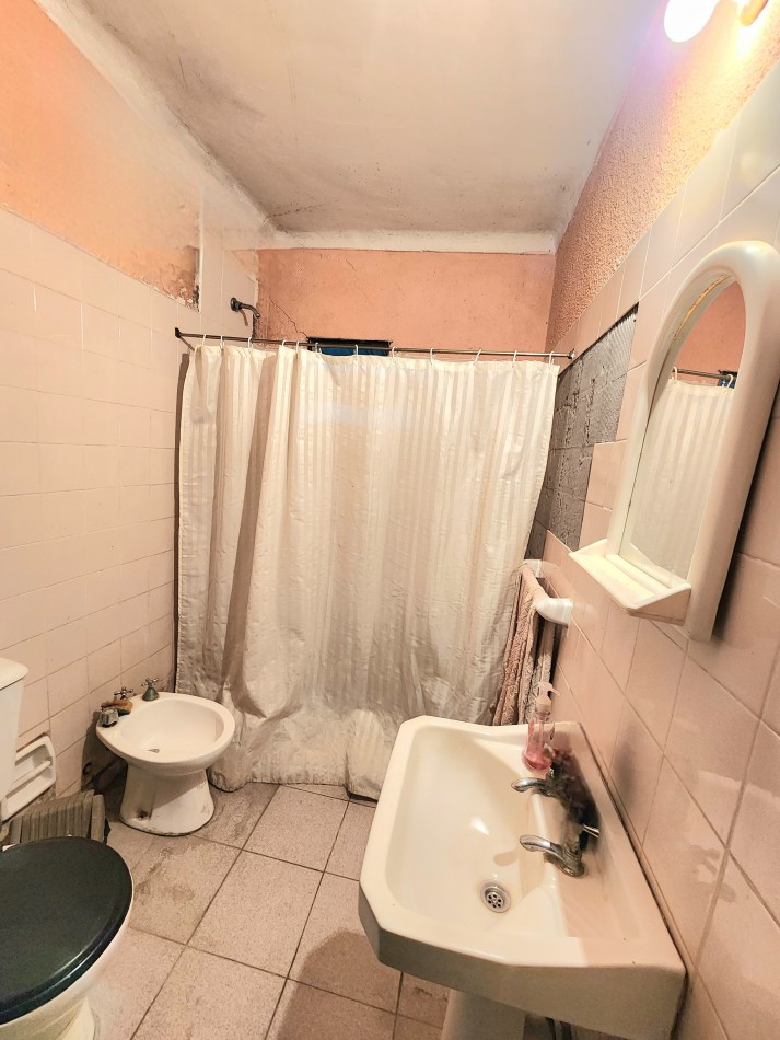 B° San Martin - Casa de 3 Dormitorios + Fondo+ Cochera 