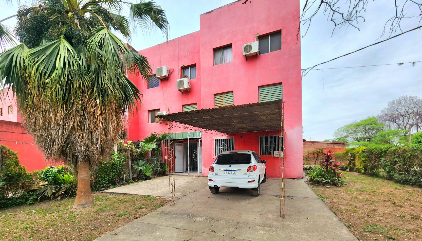 Av. San Ramon al 800 - Depto. Planta Baja de 3D con cochera y Jardin -  B° Señalero