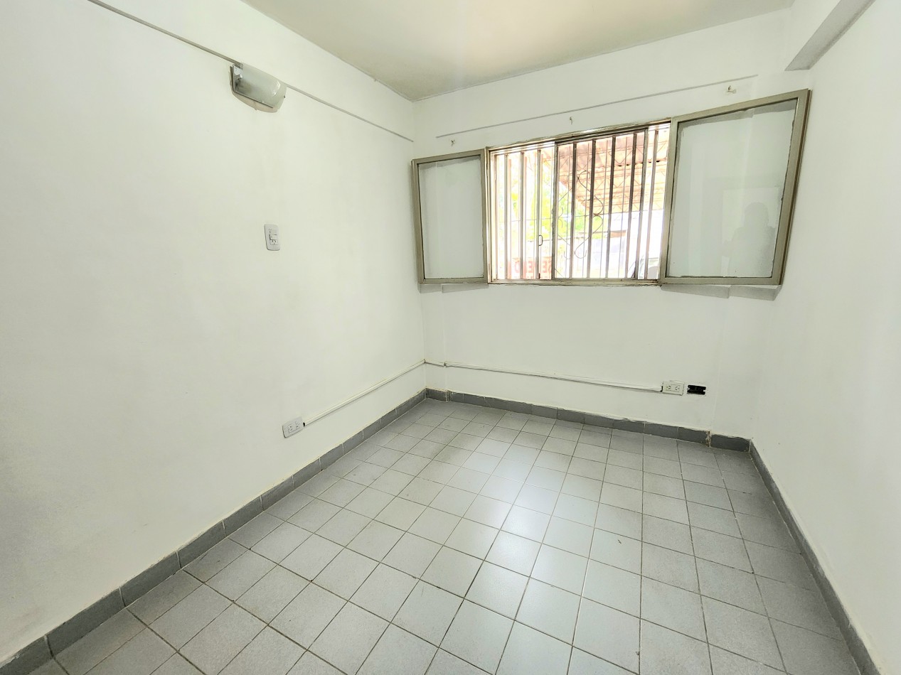 Av. San Ramon al 800 - Depto. Planta Baja de 3D con cochera y Jardin -  B° Señalero