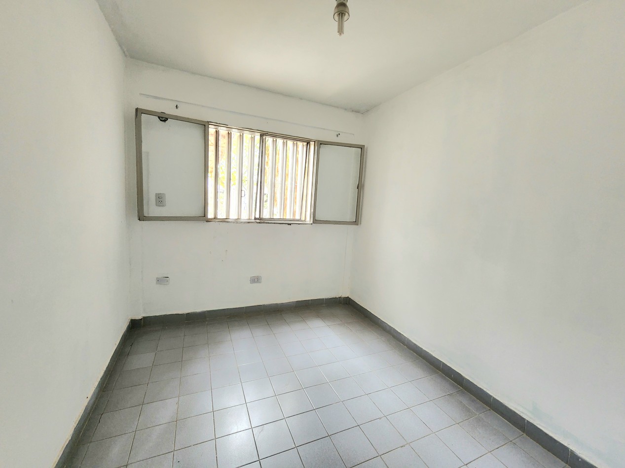 Av. San Ramon al 800 - Depto. Planta Baja de 3D con cochera y Jardin -  B° Señalero