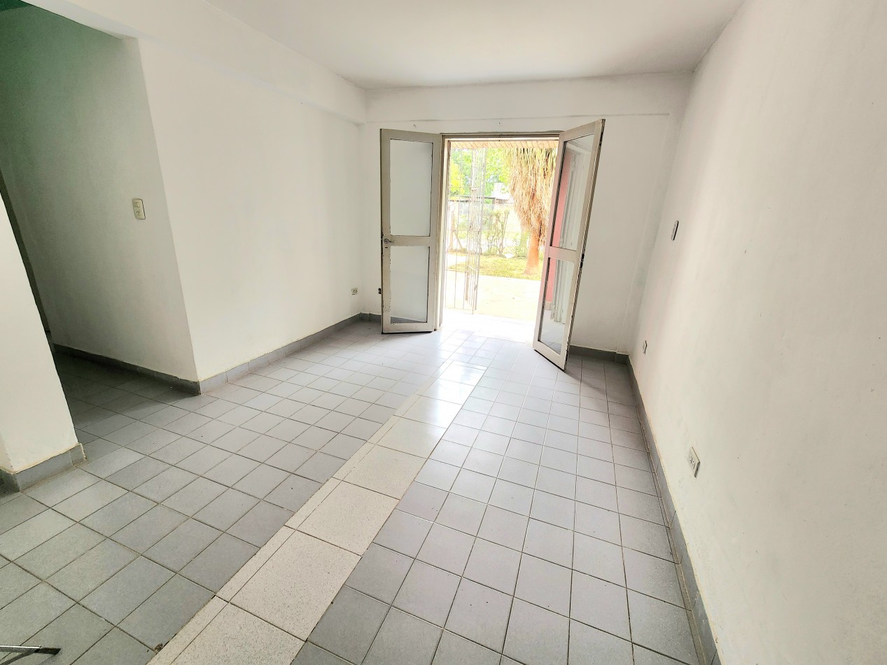 Av. San Ramon al 800 - Depto. Planta Baja de 3D con cochera y Jardin -  B° Señalero