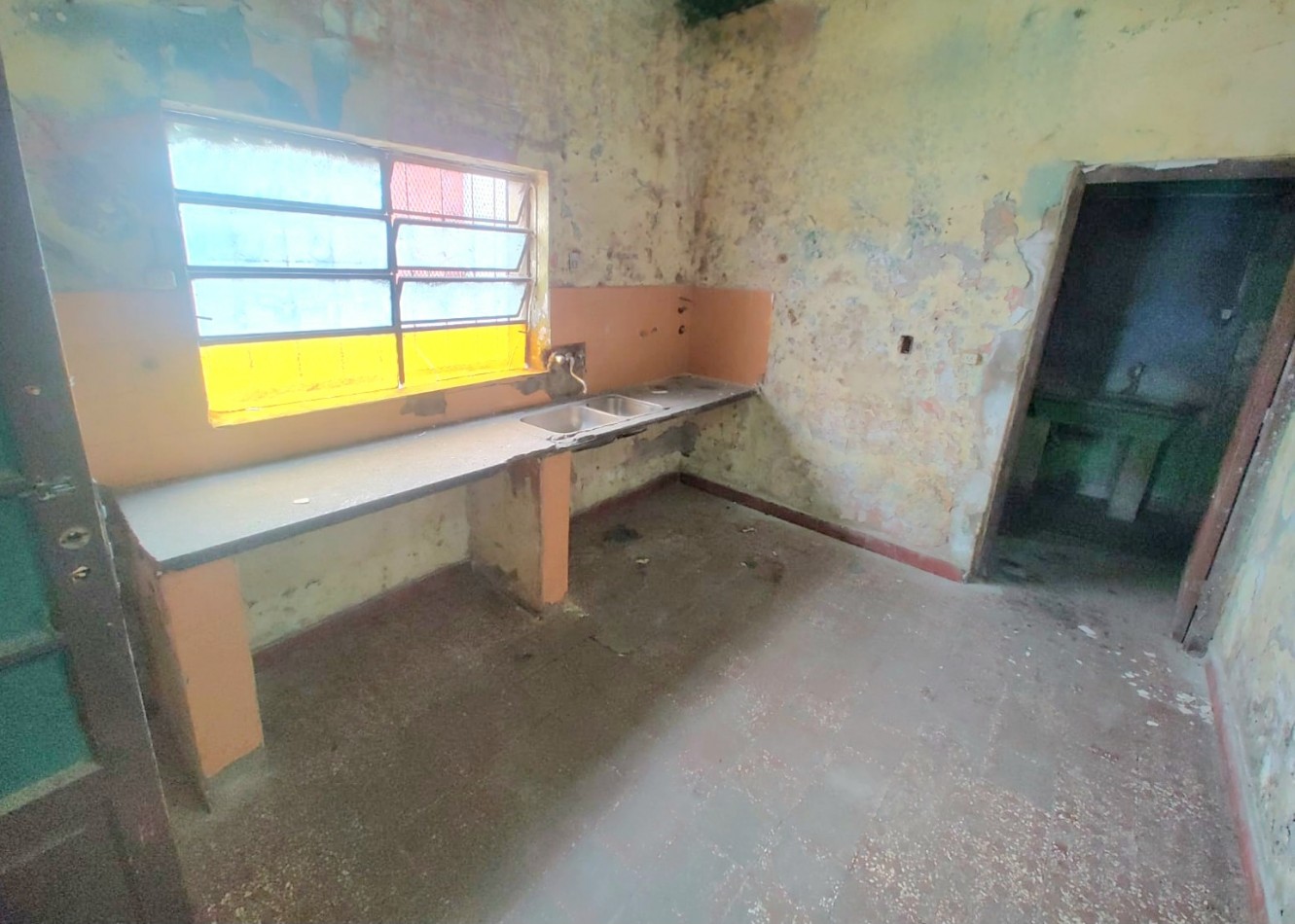 Aguilares Frente Terminal Omnibus Local + Casa + Galpon Av. Sarmiento y Granaderos 