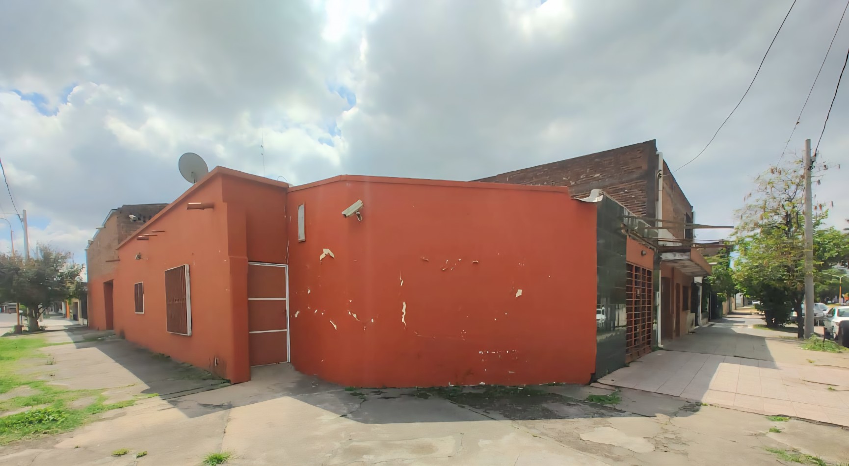 Aguilares Frente Terminal Omnibus Local + Casa + Galpon Av. Sarmiento y Granaderos 