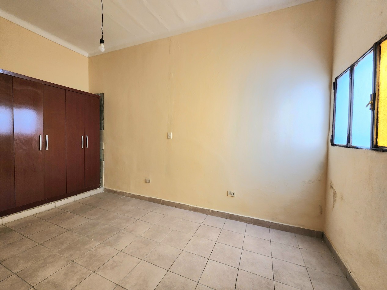 Uruguay al 1500 (Zona Plazoleta)- Casa Esquina 2D + Depto. 2D c/ Entrada Independiente 