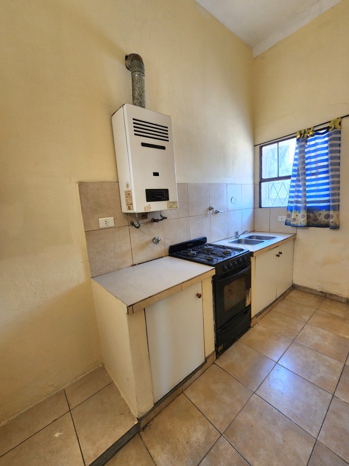 Uruguay al 1500 (Zona Plazoleta)- Casa Esquina 2D + Depto. 2D c/ Entrada Independiente 