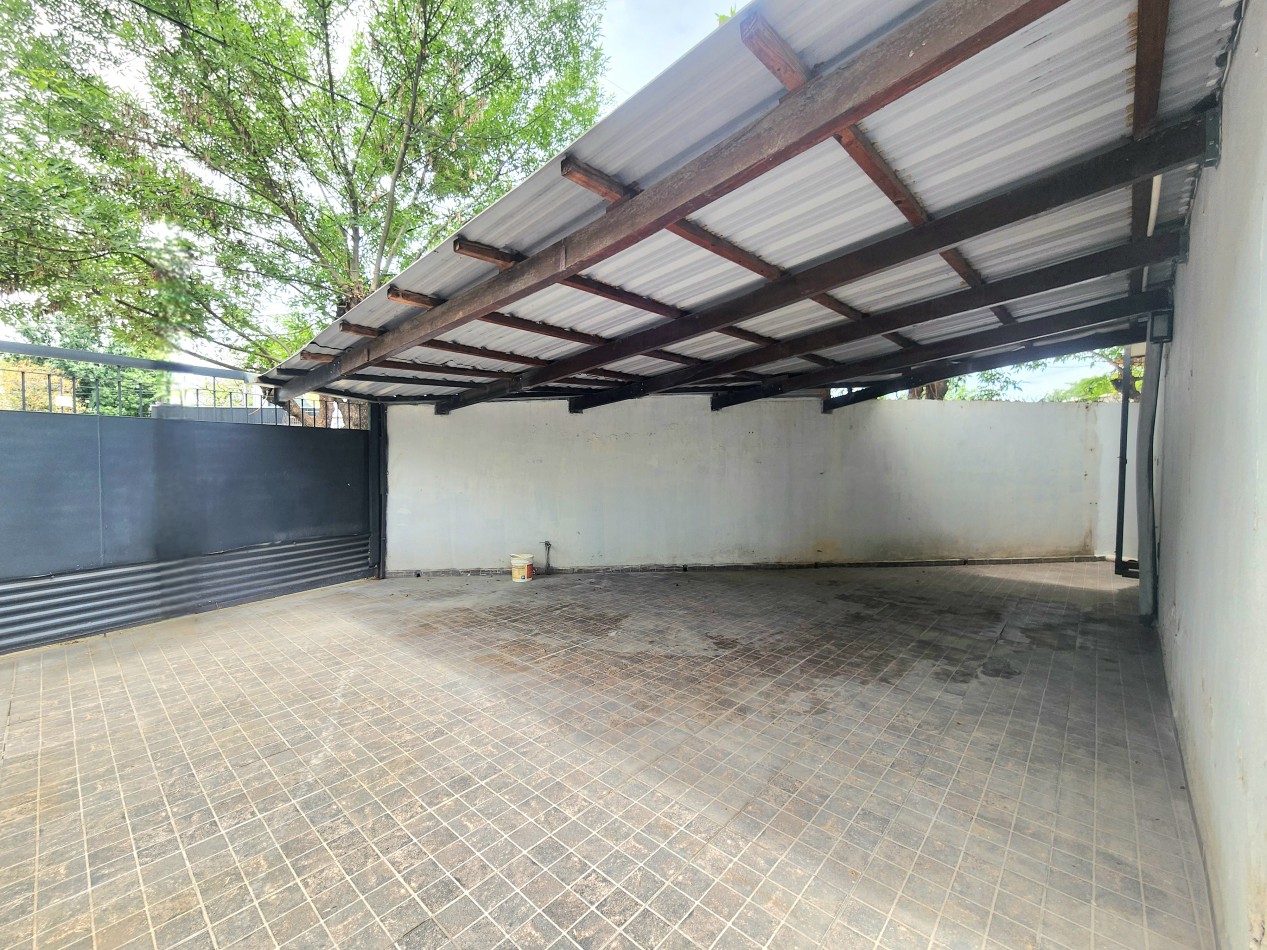 APTO CREDITO!! DUPLEX de 4D + Cochera + Patio c/ Sarmiento al 1900 (Zona Solano Vera)