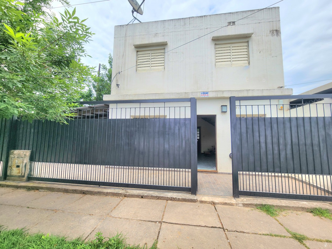 APTO CREDITO!! DUPLEX de 4D + Cochera + Patio c/ Sarmiento al 1900 (Zona Solano Vera)