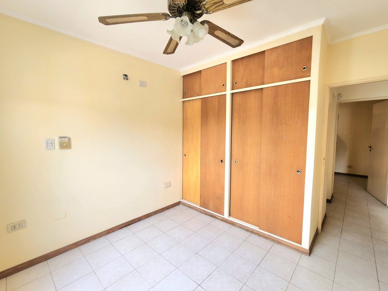 APTO CREDITO!! DUPLEX de 4D + Cochera + Patio c/ Sarmiento al 1900 (Zona Solano Vera)