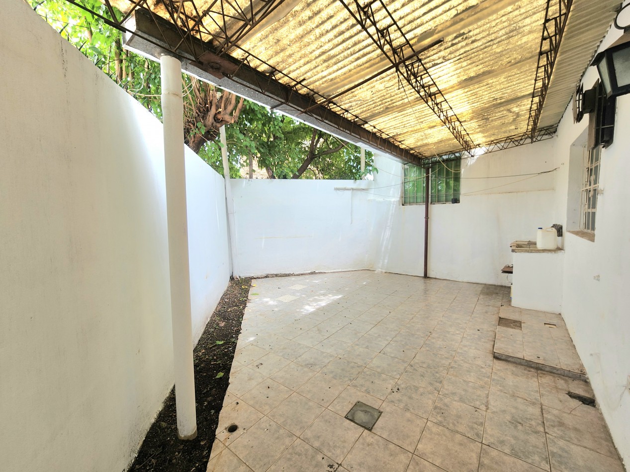 APTO CREDITO!! DUPLEX de 4D + Cochera + Patio c/ Sarmiento al 1900 (Zona Solano Vera)